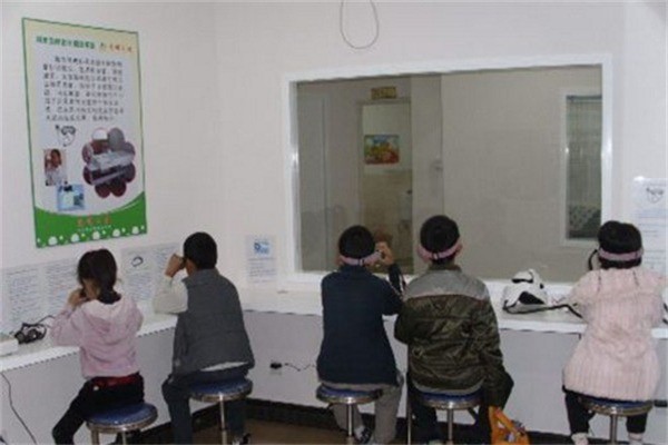 视在人为视力康复中心